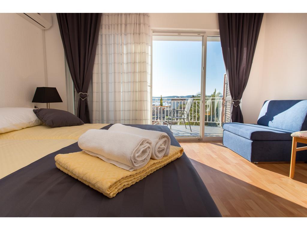 Lanterna Rooms Turanj Buitenkant foto