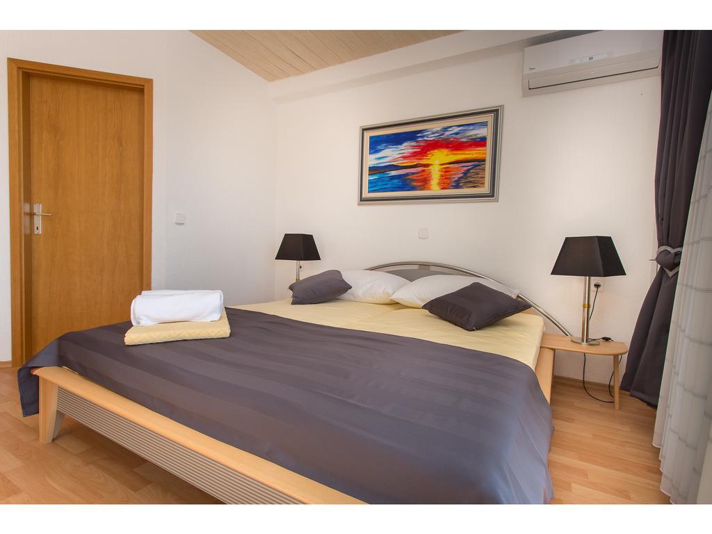 Lanterna Rooms Turanj Buitenkant foto