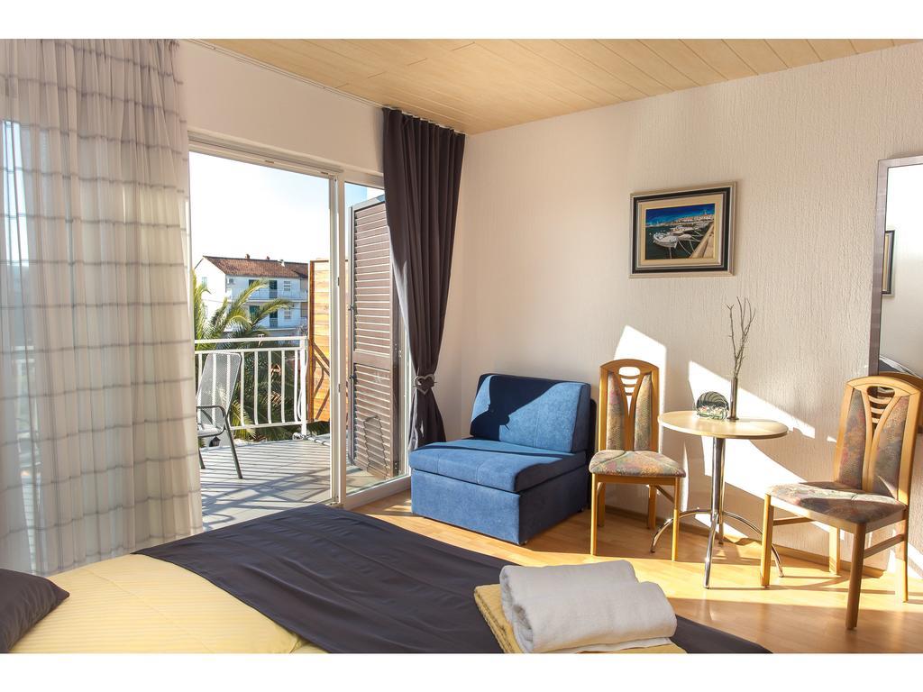 Lanterna Rooms Turanj Buitenkant foto