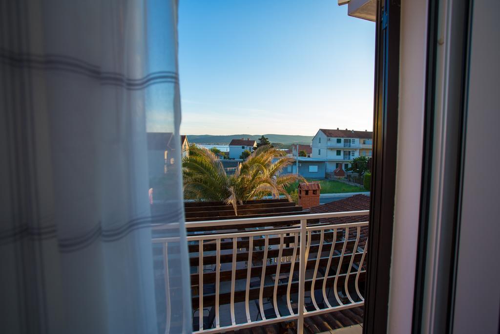 Lanterna Rooms Turanj Buitenkant foto