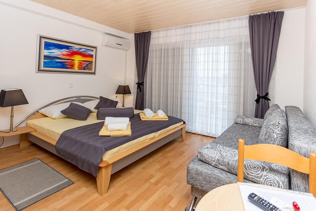 Lanterna Rooms Turanj Buitenkant foto