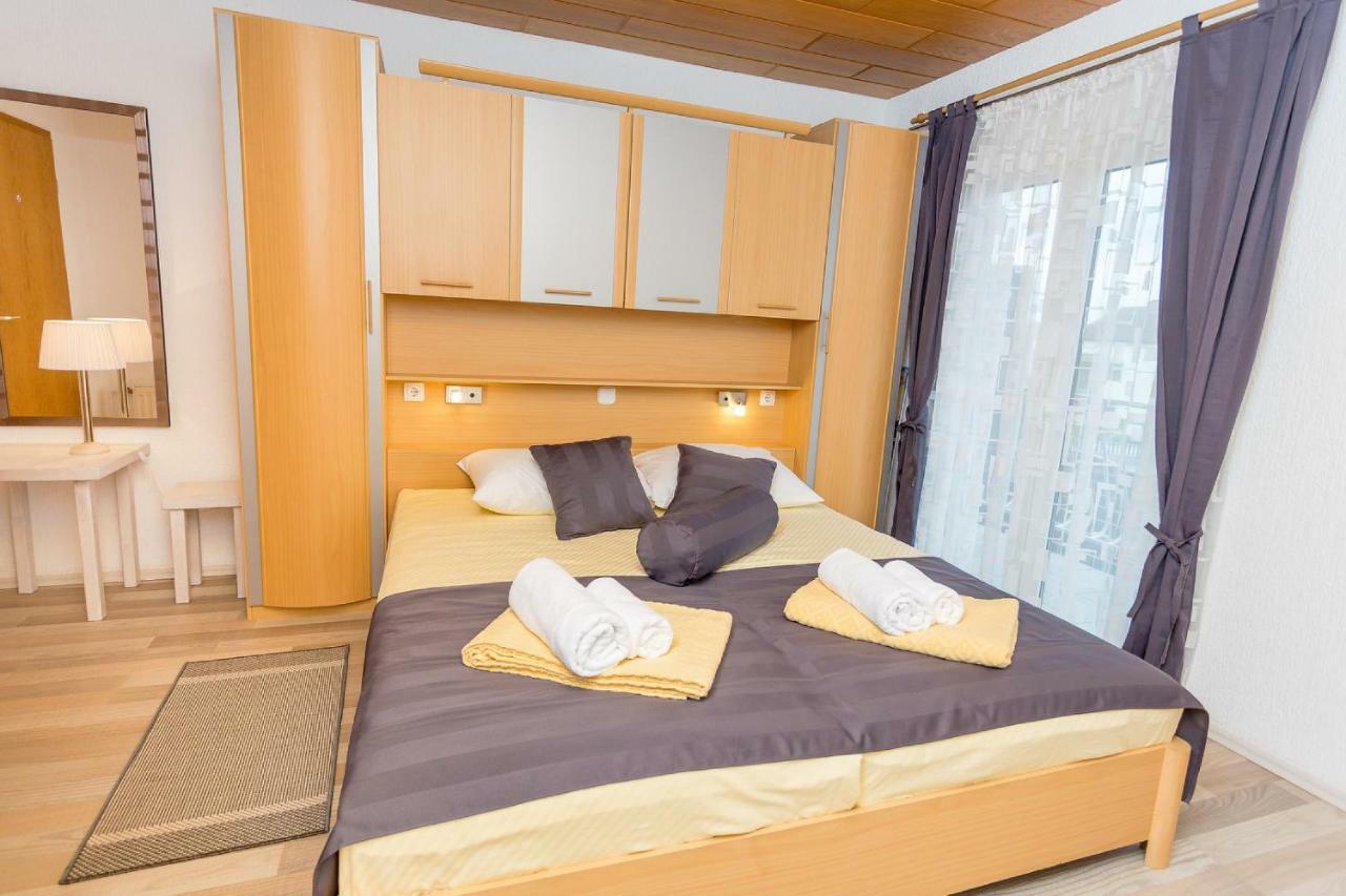 Lanterna Rooms Turanj Buitenkant foto