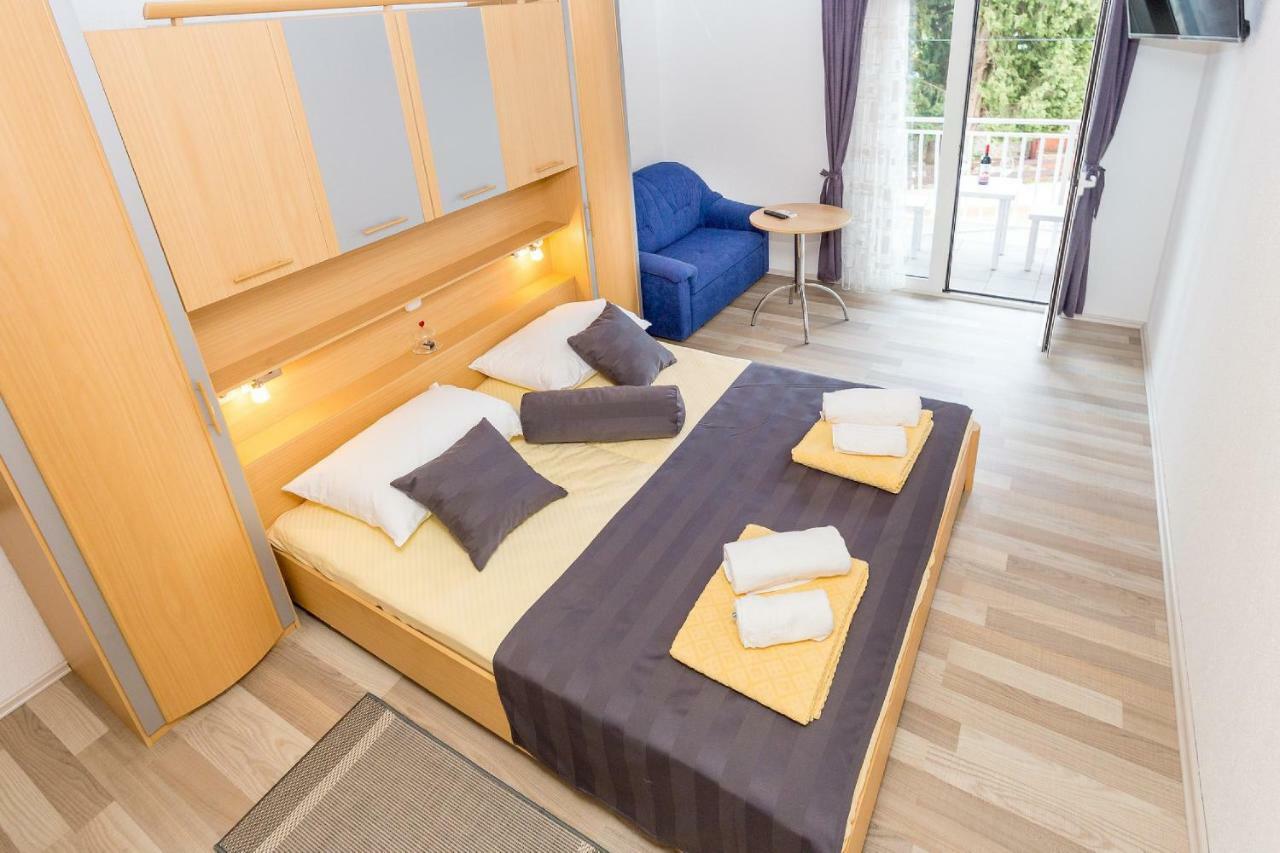 Lanterna Rooms Turanj Buitenkant foto