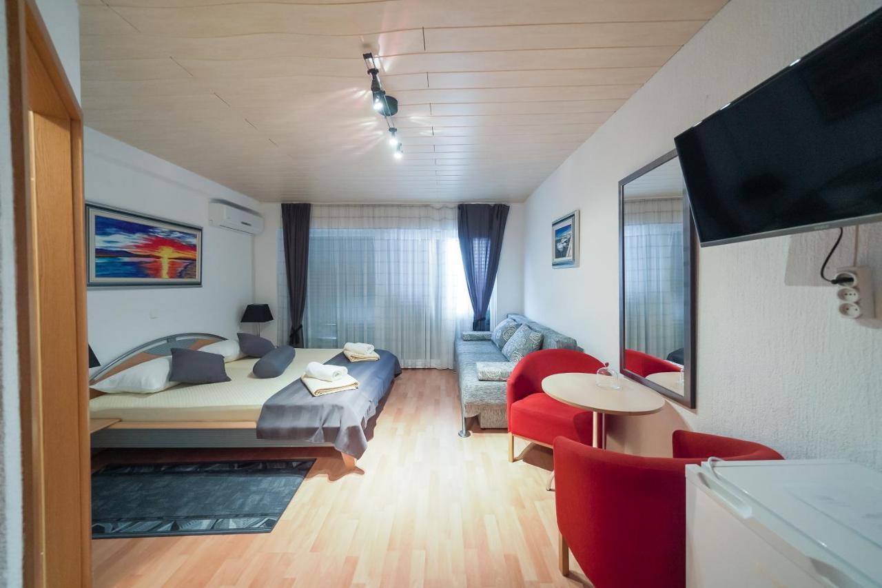Lanterna Rooms Turanj Buitenkant foto