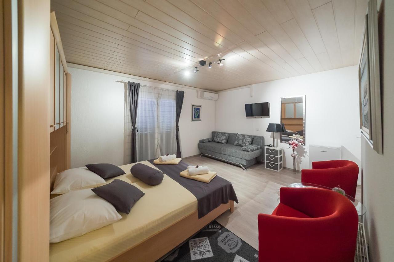 Lanterna Rooms Turanj Buitenkant foto
