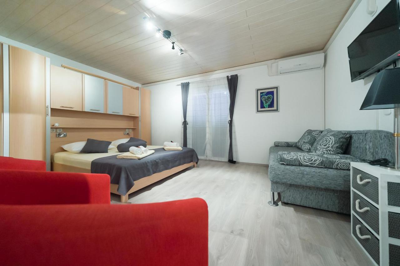 Lanterna Rooms Turanj Buitenkant foto