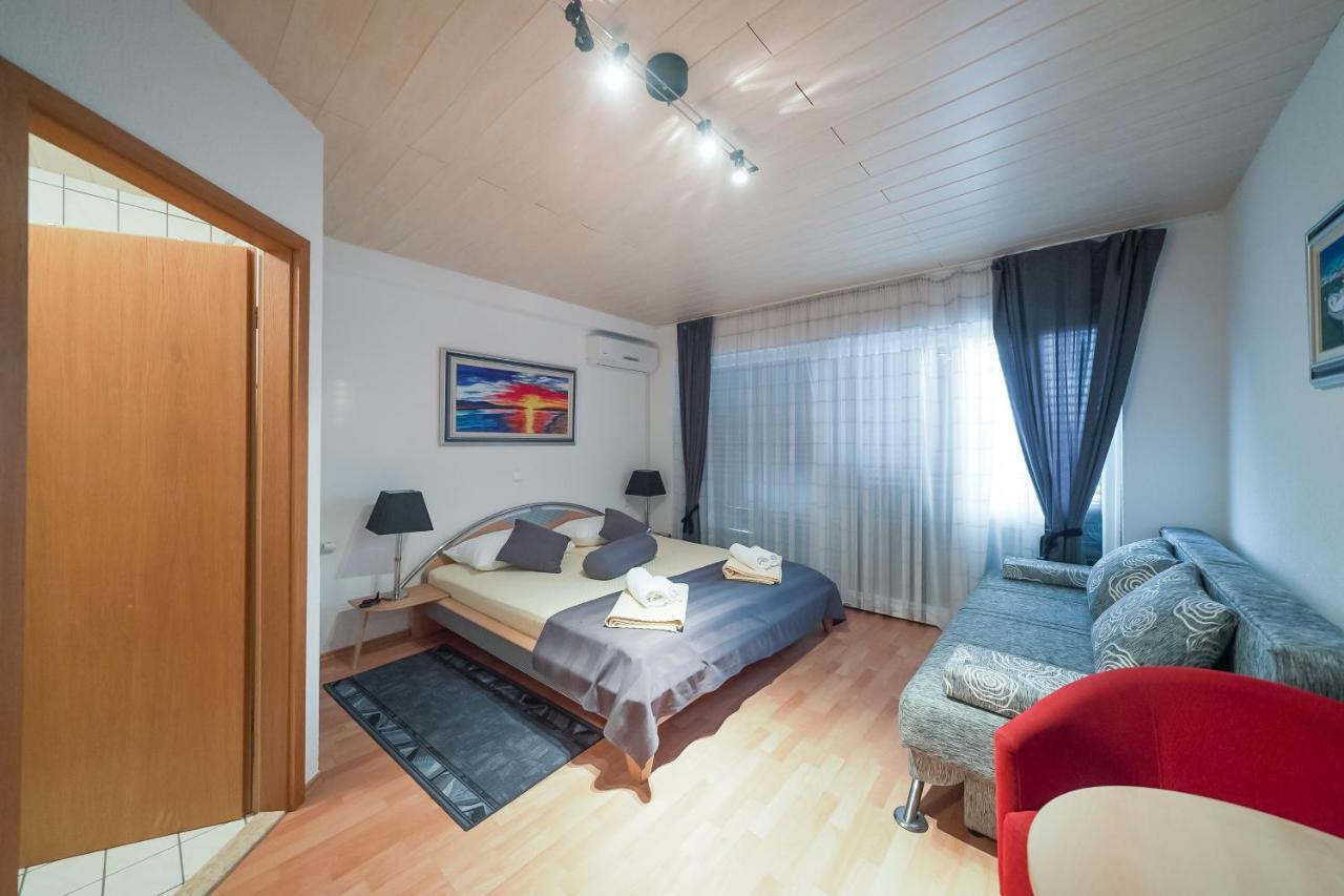 Lanterna Rooms Turanj Buitenkant foto