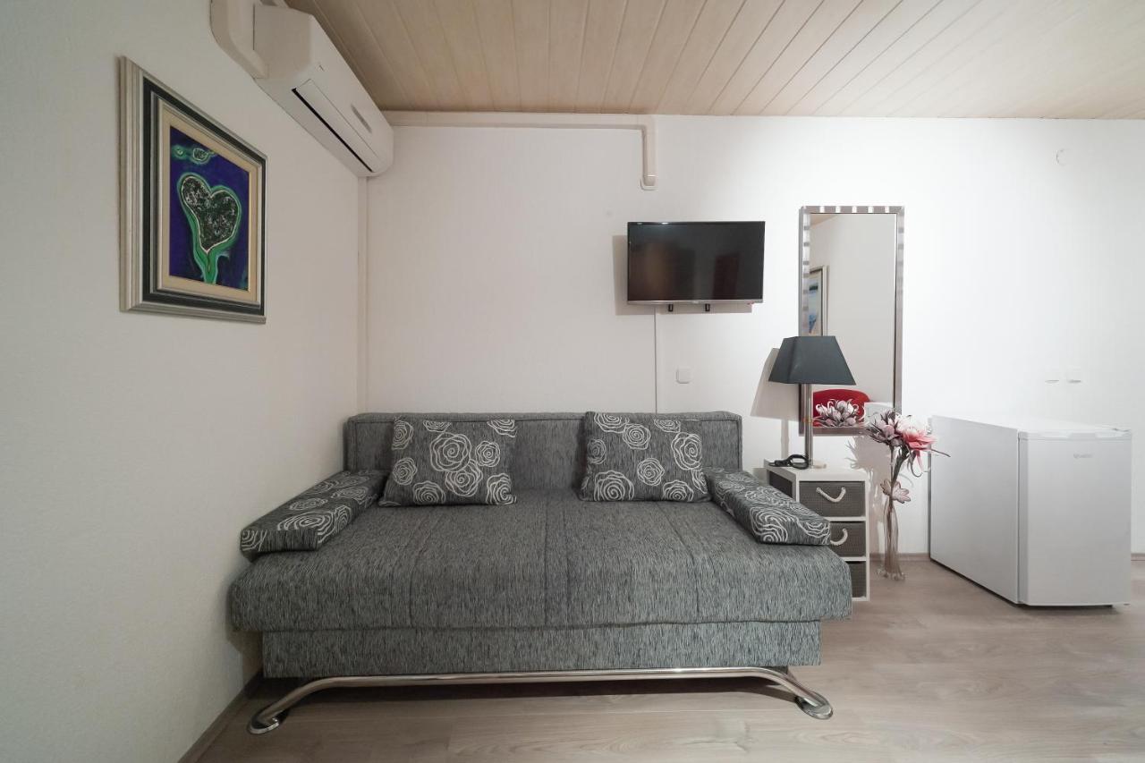 Lanterna Rooms Turanj Buitenkant foto