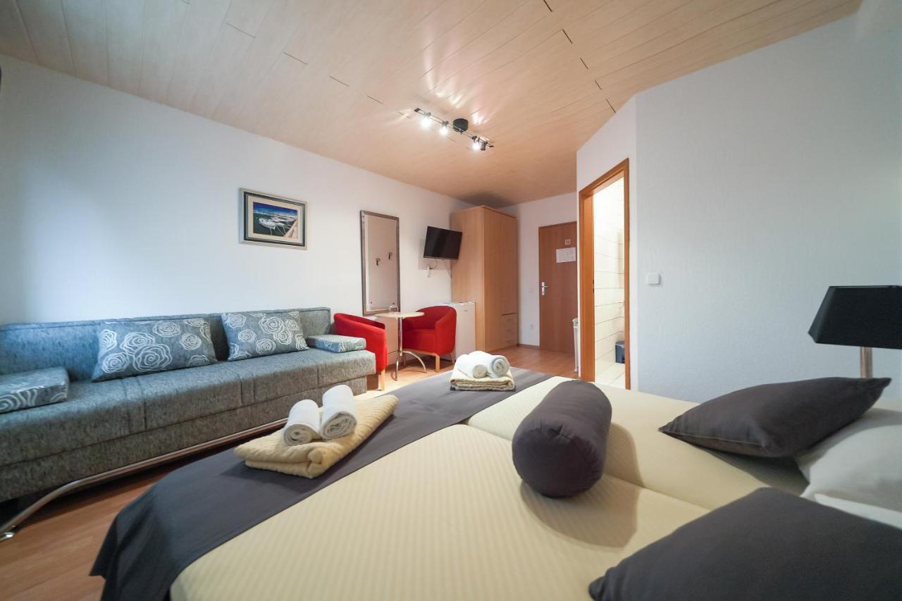Lanterna Rooms Turanj Buitenkant foto